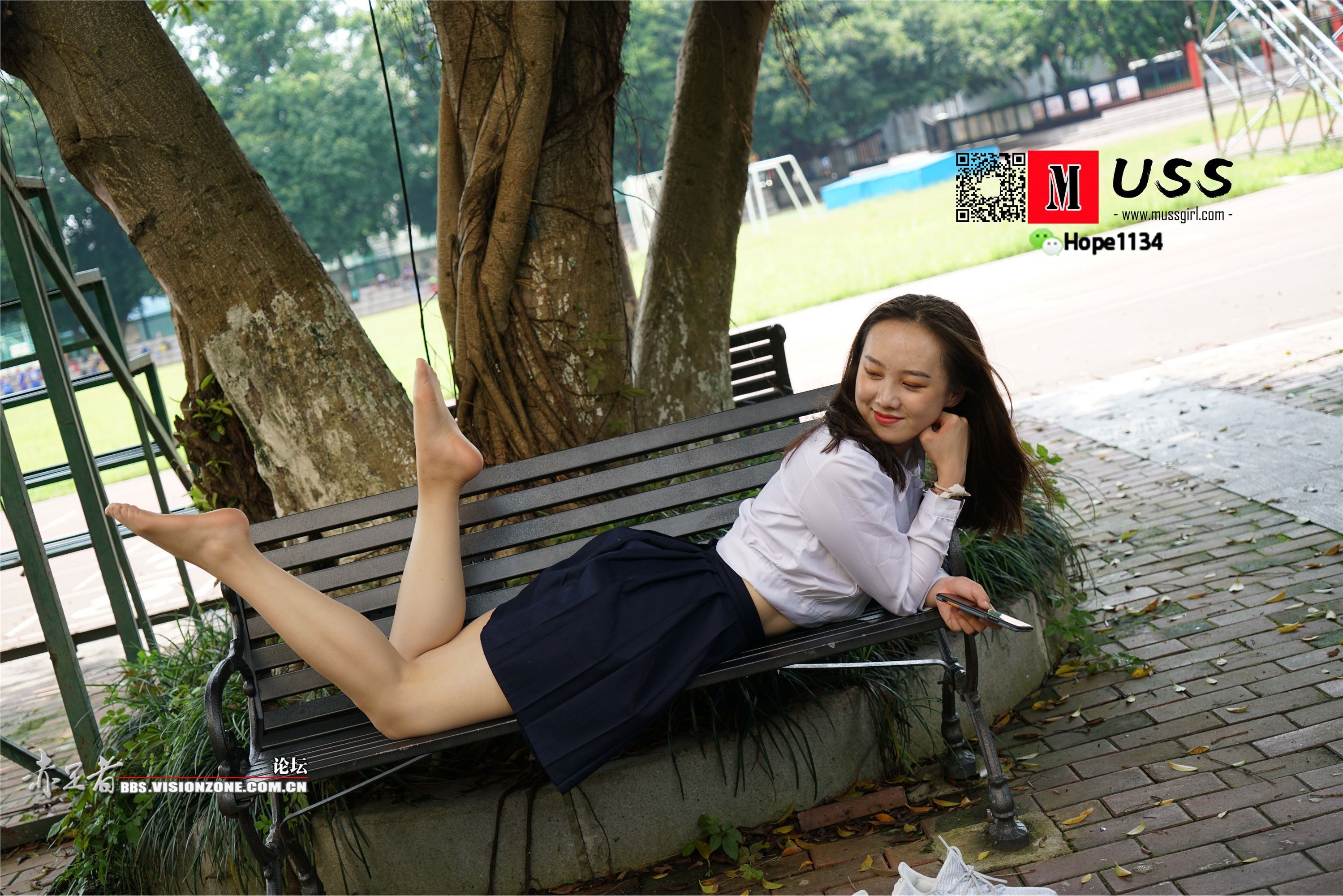 MussGirl慕丝女郎  NO.073 美女老师红红的超薄丝袜嫩足